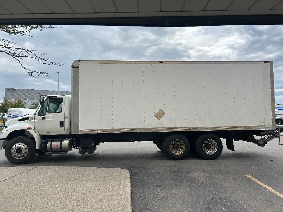 Medium Duty Box Truck-Light and Medium Duty Trucks-International-2018-4400-Mississauga-ON-299,156\n\t\tkm-$ 73,500 - Image 4