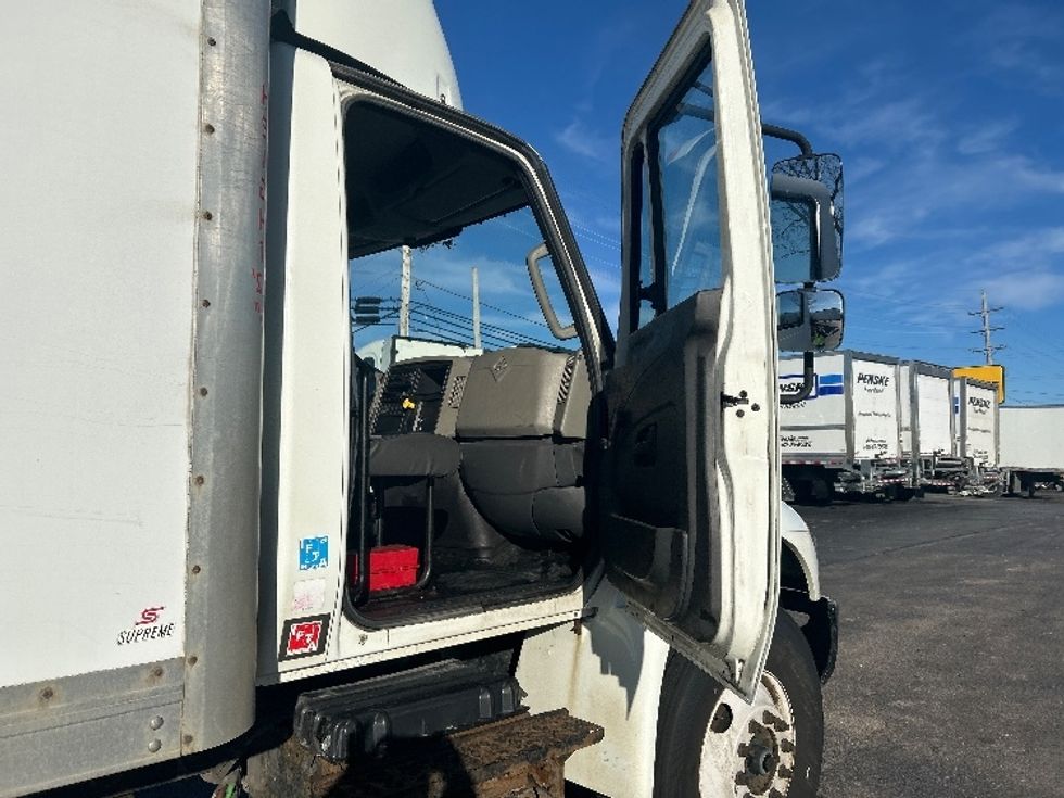 Medium Duty Box Truck-Light and Medium Duty Trucks-International-2018-4400-Sturtevant-WI-364,384\n\t\tmiles-$ 34,000 - Image 19
