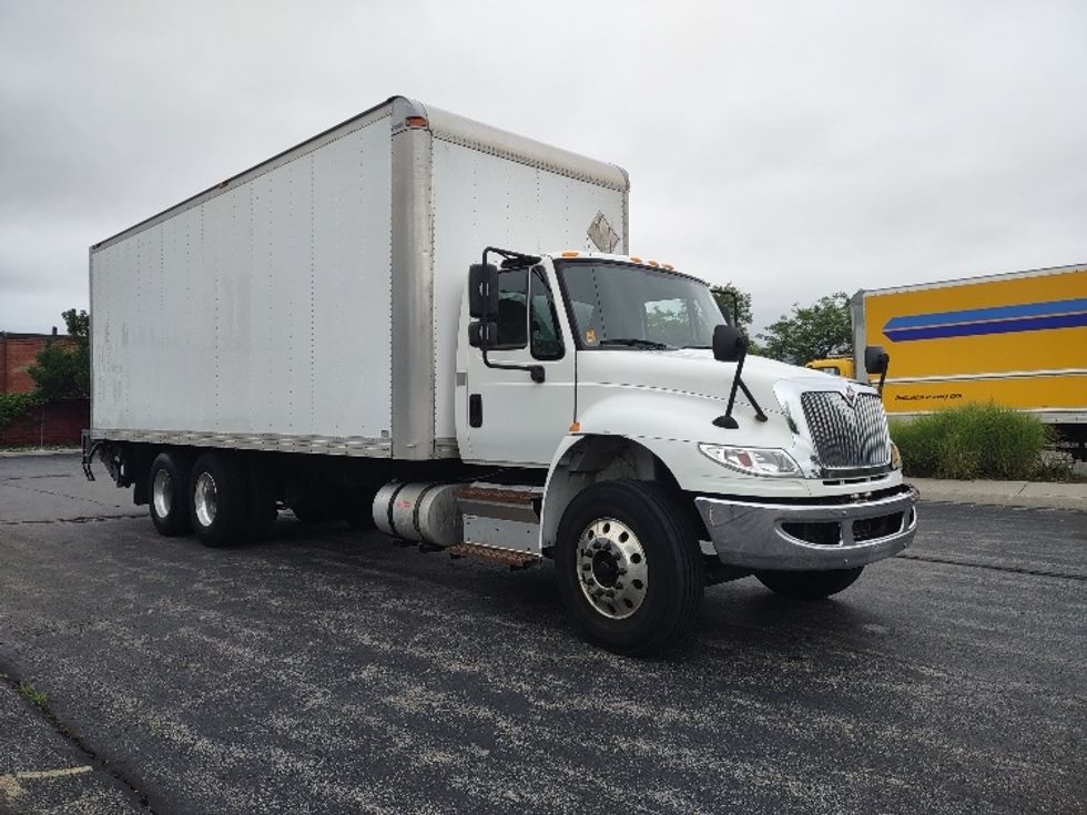 Medium Duty Box Truck-Light and Medium Duty Trucks-International-2018-4400-Toronto-ON-292,100\n\t\tkm-$ 74,500 - Image 1
