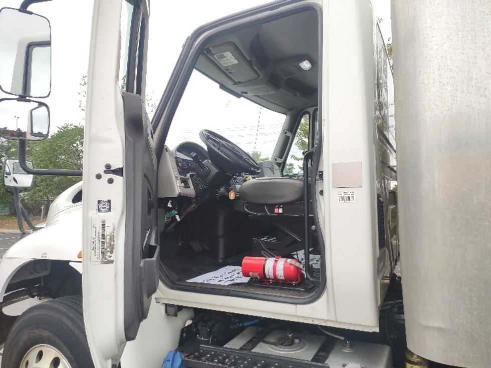 Medium Duty Box Truck-Light and Medium Duty Trucks-International-2018-4400-Toronto-ON-292,100\n\t\tkm-$ 74,500 - Image 16