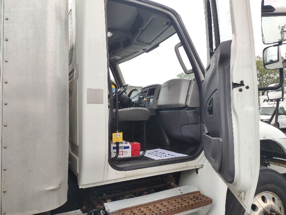 Medium Duty Box Truck-Light and Medium Duty Trucks-International-2018-4400-Toronto-ON-292,100\n\t\tkm-$ 74,500 - Image 20