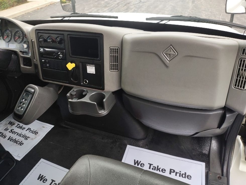 Medium Duty Box Truck-Light and Medium Duty Trucks-International-2018-4400-Toronto-ON-292,100\n\t\tkm-$ 74,500 - Image 21