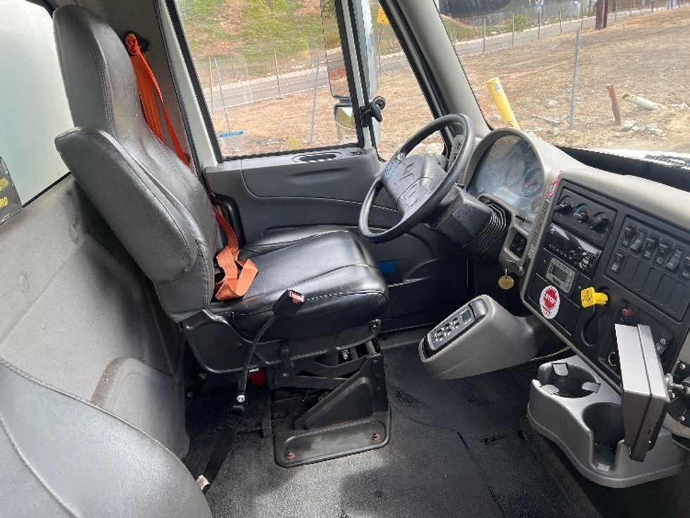 Medium Duty Box Truck-Light and Medium Duty Trucks-International-2018-4400-Torrance-CA-187,424\n\t\tmiles-$ 59,500 - Image 21