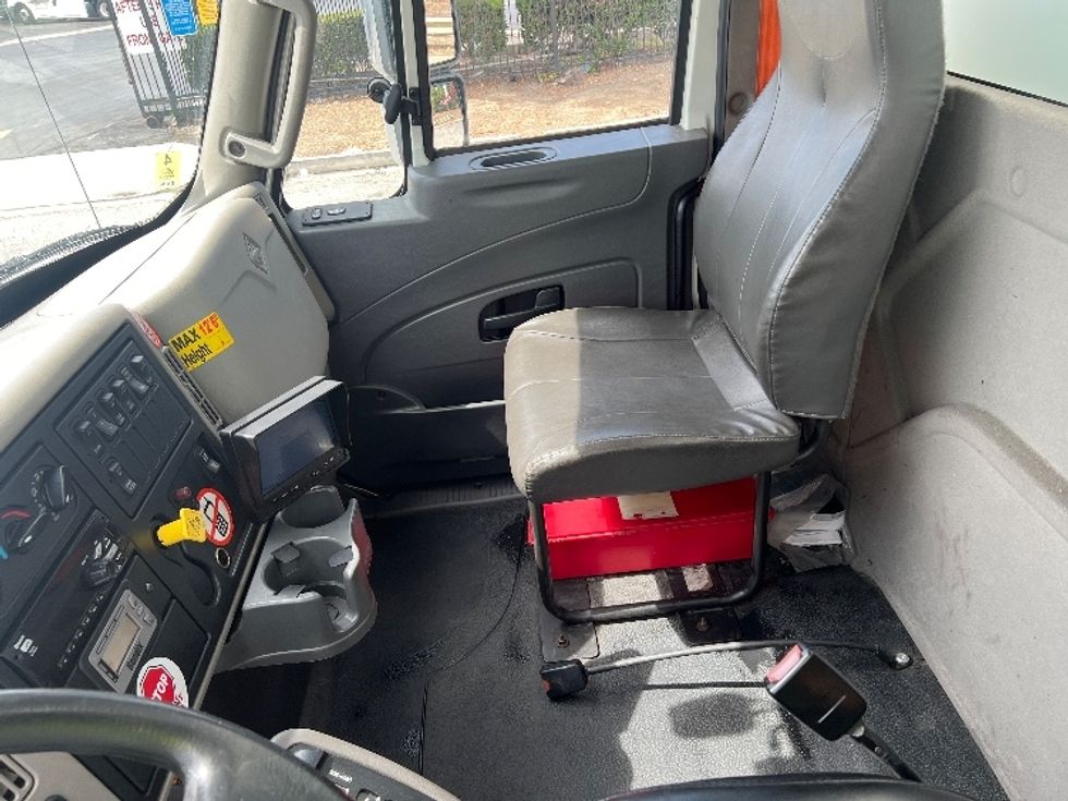 Medium Duty Box Truck-Light and Medium Duty Trucks-International-2018-4400-Torrance-CA-187,424\n\t\tmiles-$ 59,500 - Image 23