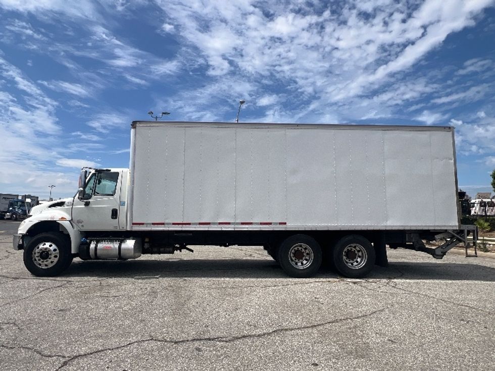 Medium Duty Box Truck-Light and Medium Duty Trucks-International-2018-4400-Torrance-CA-187,424\n\t\tmiles-$ 59,500 - Image 4