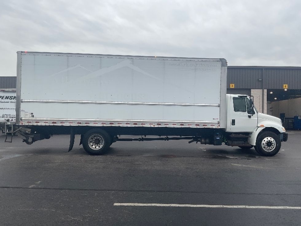 Medium Duty Box Truck-Light and Medium Duty Trucks-International-2019-4300-Akron-OH-110,658\n\t\tmiles-$ 50,500 - Image 15