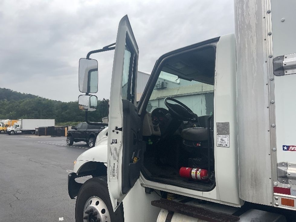 Medium Duty Box Truck-Light and Medium Duty Trucks-International-2019-4300-Akron-OH-110,658\n\t\tmiles-$ 50,500 - Image 16