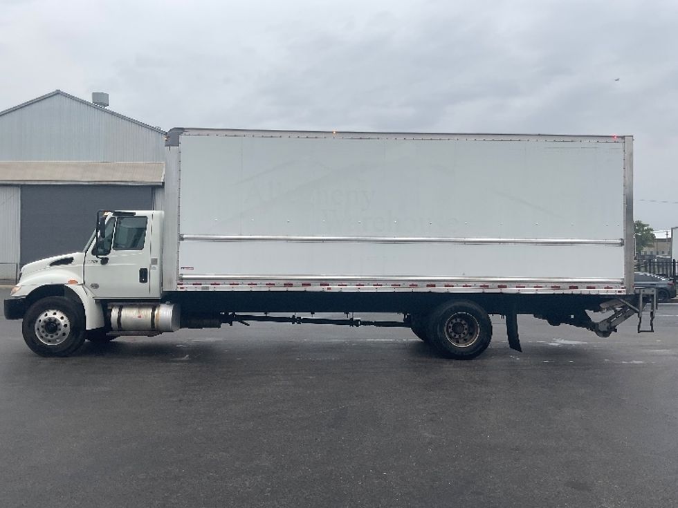 Medium Duty Box Truck-Light and Medium Duty Trucks-International-2019-4300-Akron-OH-110,658\n\t\tmiles-$ 50,500 - Image 4