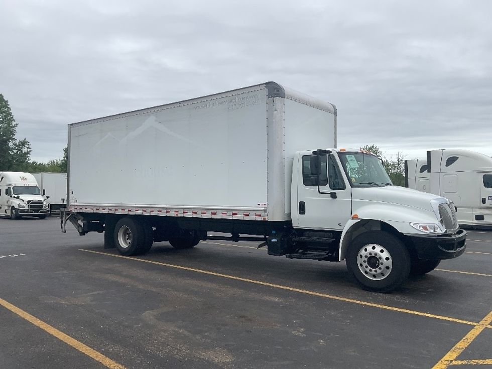 Medium Duty Box Truck-Light and Medium Duty Trucks-International-2019-4300-Akron-OH-125,821\n\t\tmiles-$ 54,500 - Image 1