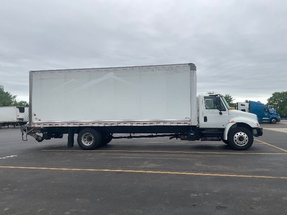 Medium Duty Box Truck-Light and Medium Duty Trucks-International-2019-4300-Akron-OH-125,821\n\t\tmiles-$ 54,500 - Image 15