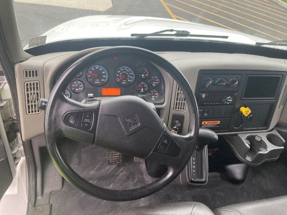 Medium Duty Box Truck-Light and Medium Duty Trucks-International-2019-4300-Akron-OH-125,821\n\t\tmiles-$ 54,500 - Image 18