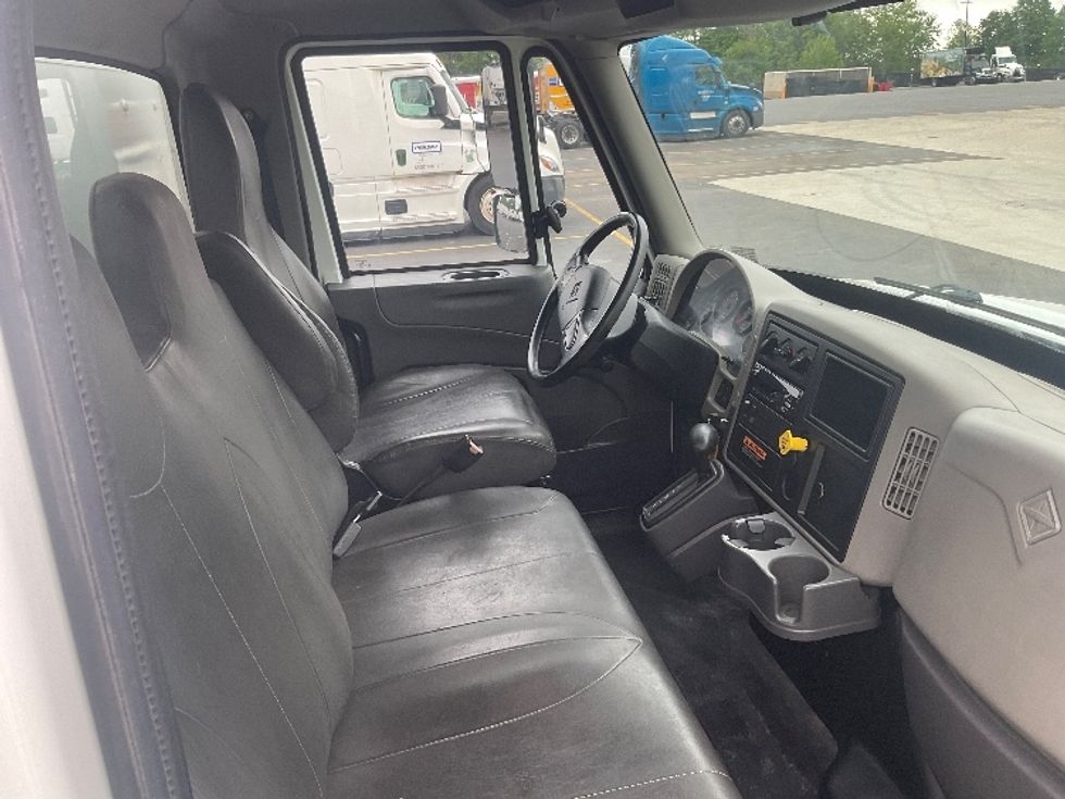Medium Duty Box Truck-Light and Medium Duty Trucks-International-2019-4300-Akron-OH-125,821\n\t\tmiles-$ 54,500 - Image 23