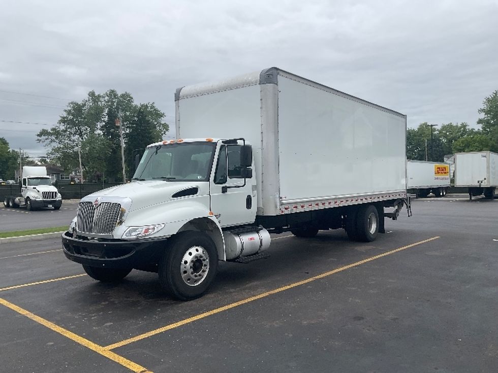 Medium Duty Box Truck-Light and Medium Duty Trucks-International-2019-4300-Akron-OH-125,821\n\t\tmiles-$ 54,500 - Image 3
