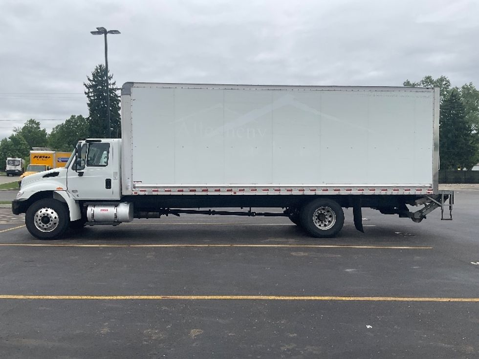 Medium Duty Box Truck-Light and Medium Duty Trucks-International-2019-4300-Akron-OH-125,821\n\t\tmiles-$ 54,500 - Image 4