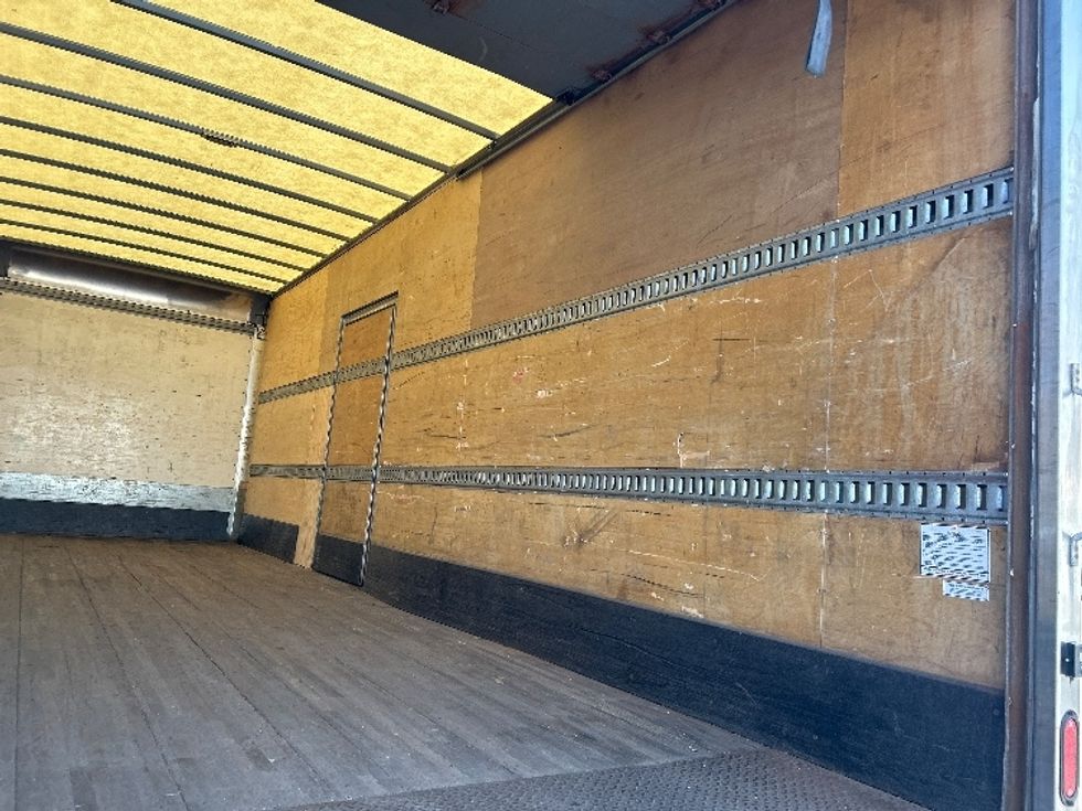 Medium Duty Box Truck-Light and Medium Duty Trucks-International-2019-4300-Akron-OH-248,192\n\t\tmiles-$ 34,250 - Image 12