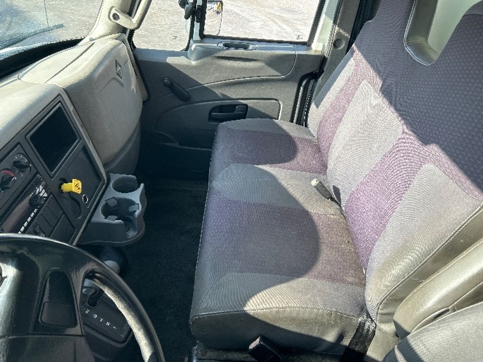 Medium Duty Box Truck-Light and Medium Duty Trucks-International-2019-4300-Akron-OH-248,192\n\t\tmiles-$ 34,250 - Image 16