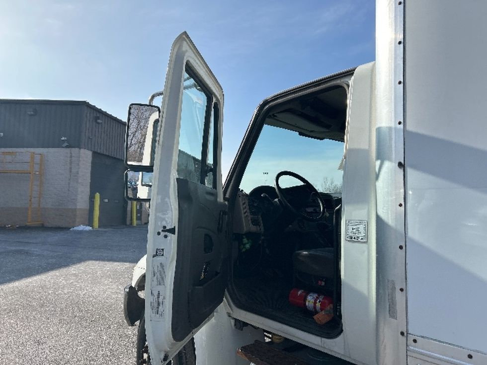 Medium Duty Box Truck-Light and Medium Duty Trucks-International-2019-4300-Akron-OH-248,192\n\t\tmiles-$ 34,250 - Image 17