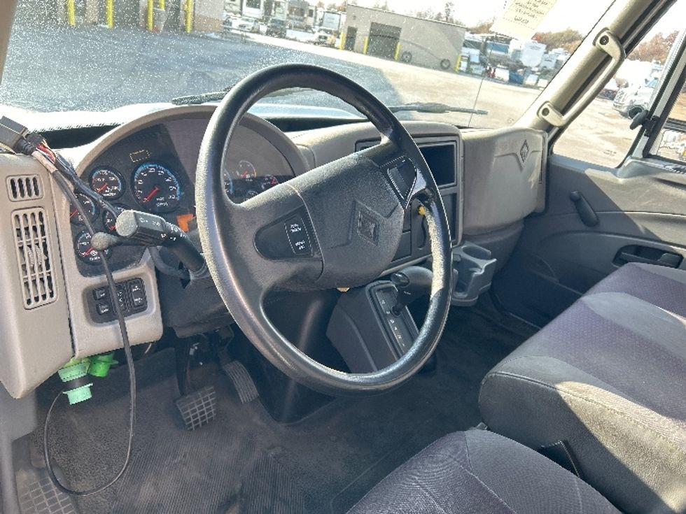 Medium Duty Box Truck-Light and Medium Duty Trucks-International-2019-4300-Akron-OH-248,192\n\t\tmiles-$ 34,250 - Image 18
