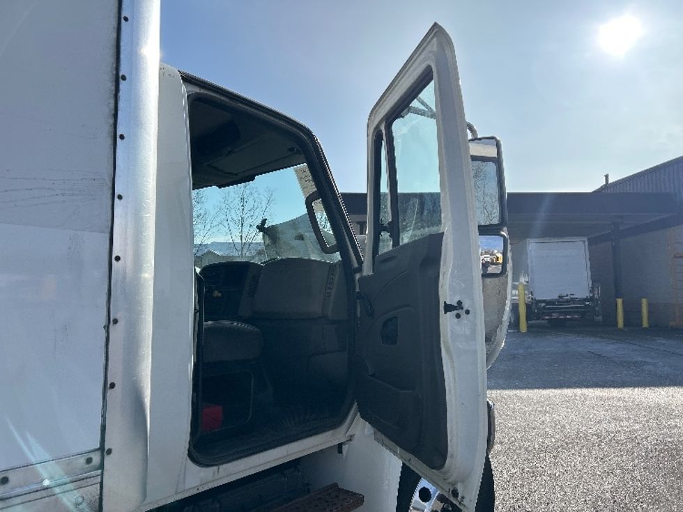 Medium Duty Box Truck-Light and Medium Duty Trucks-International-2019-4300-Akron-OH-248,192\n\t\tmiles-$ 34,250 - Image 20