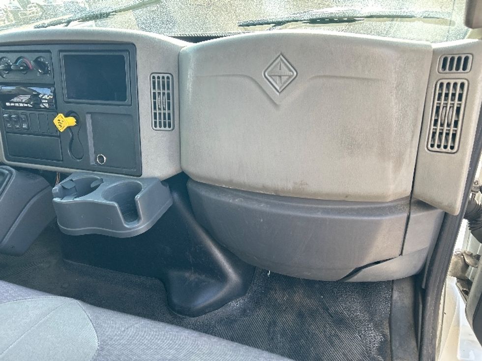 Medium Duty Box Truck-Light and Medium Duty Trucks-International-2019-4300-Akron-OH-248,192\n\t\tmiles-$ 34,250 - Image 21