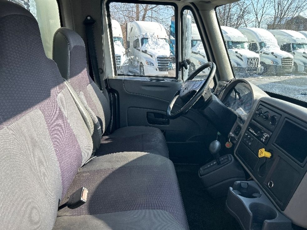 Medium Duty Box Truck-Light and Medium Duty Trucks-International-2019-4300-Akron-OH-248,192\n\t\tmiles-$ 34,250 - Image 22