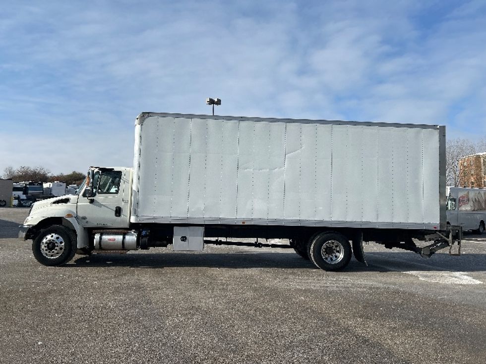 Medium Duty Box Truck-Light and Medium Duty Trucks-International-2019-4300-Akron-OH-248,192\n\t\tmiles-$ 34,250 - Image 4