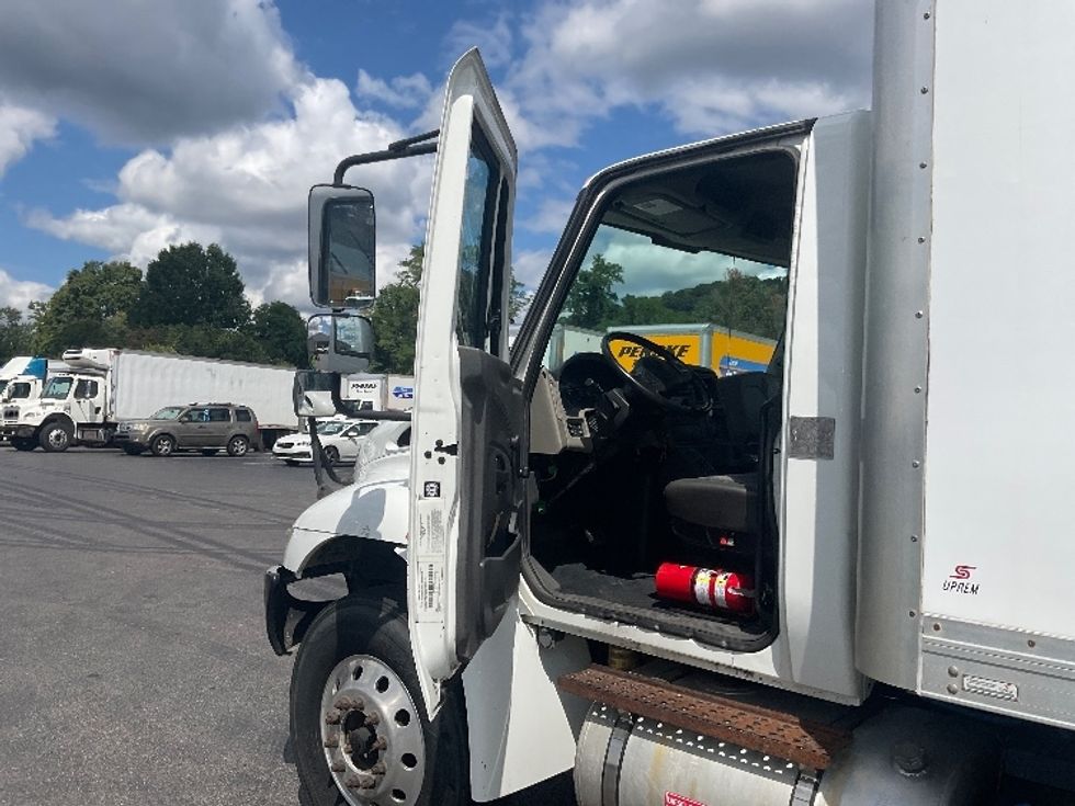 Medium Duty Box Truck-Light and Medium Duty Trucks-International-2019-4300-Akron-OH-252,564\n\t\tmiles-$ 24,250 - Image 16