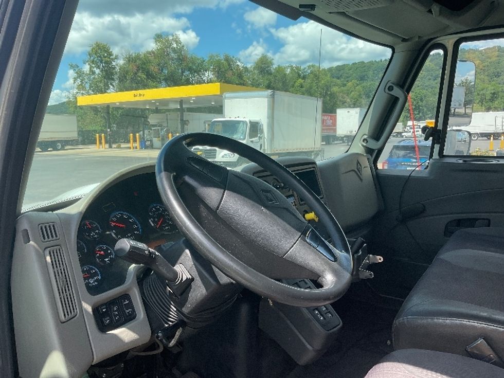 Medium Duty Box Truck-Light and Medium Duty Trucks-International-2019-4300-Akron-OH-252,564\n\t\tmiles-$ 24,250 - Image 17