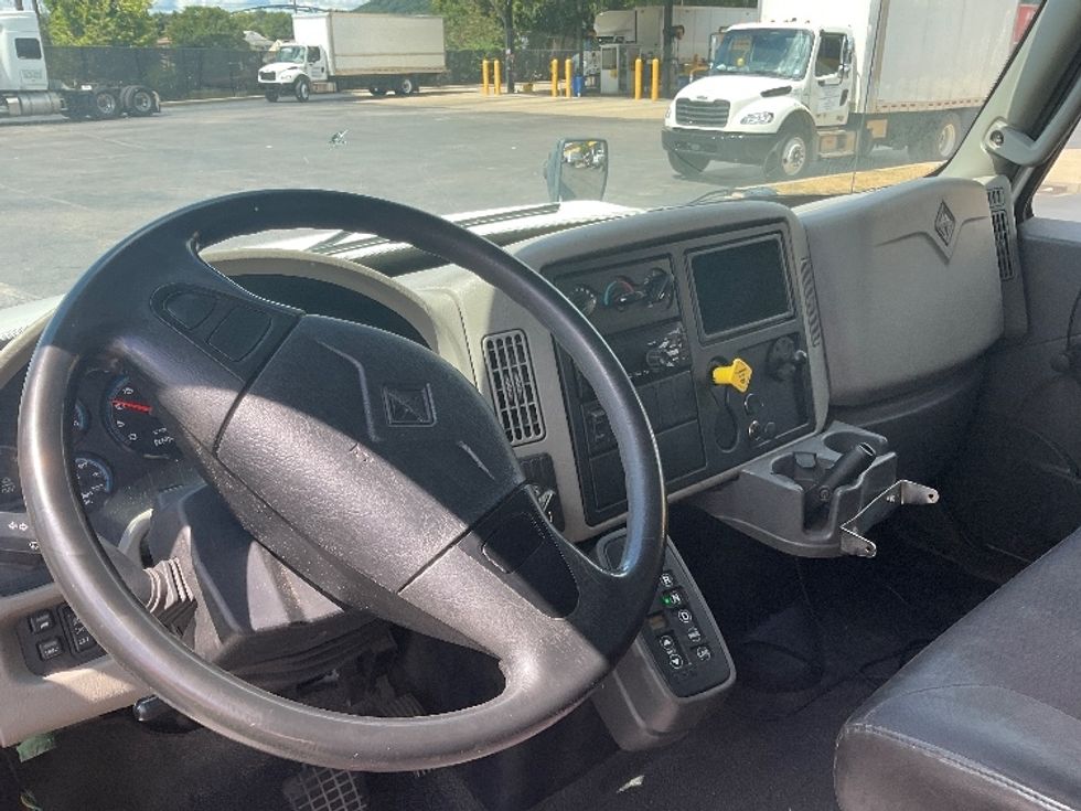 Medium Duty Box Truck-Light and Medium Duty Trucks-International-2019-4300-Akron-OH-252,564\n\t\tmiles-$ 24,250 - Image 18