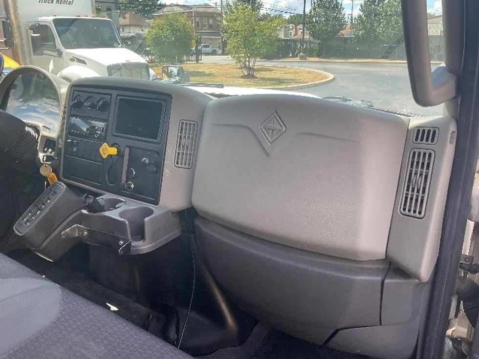 Medium Duty Box Truck-Light and Medium Duty Trucks-International-2019-4300-Akron-OH-252,564\n\t\tmiles-$ 24,250 - Image 21