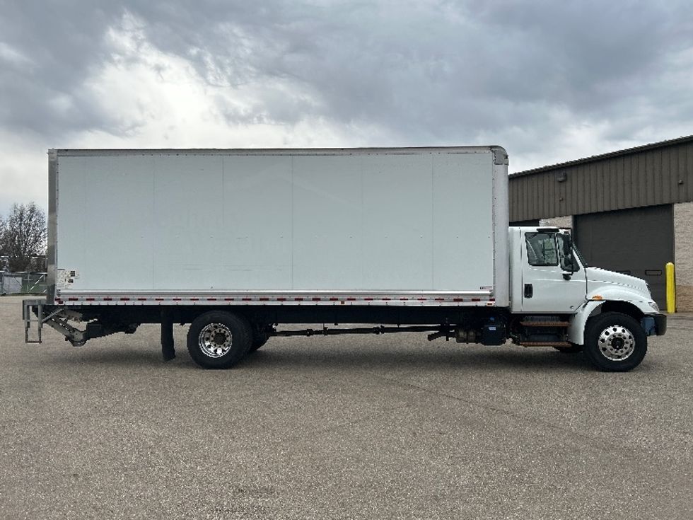 Medium Duty Box Truck-Light and Medium Duty Trucks-International-2019-4300-Akron-OH-61,539\n\t\tmiles-$ 50,250 - Image 15