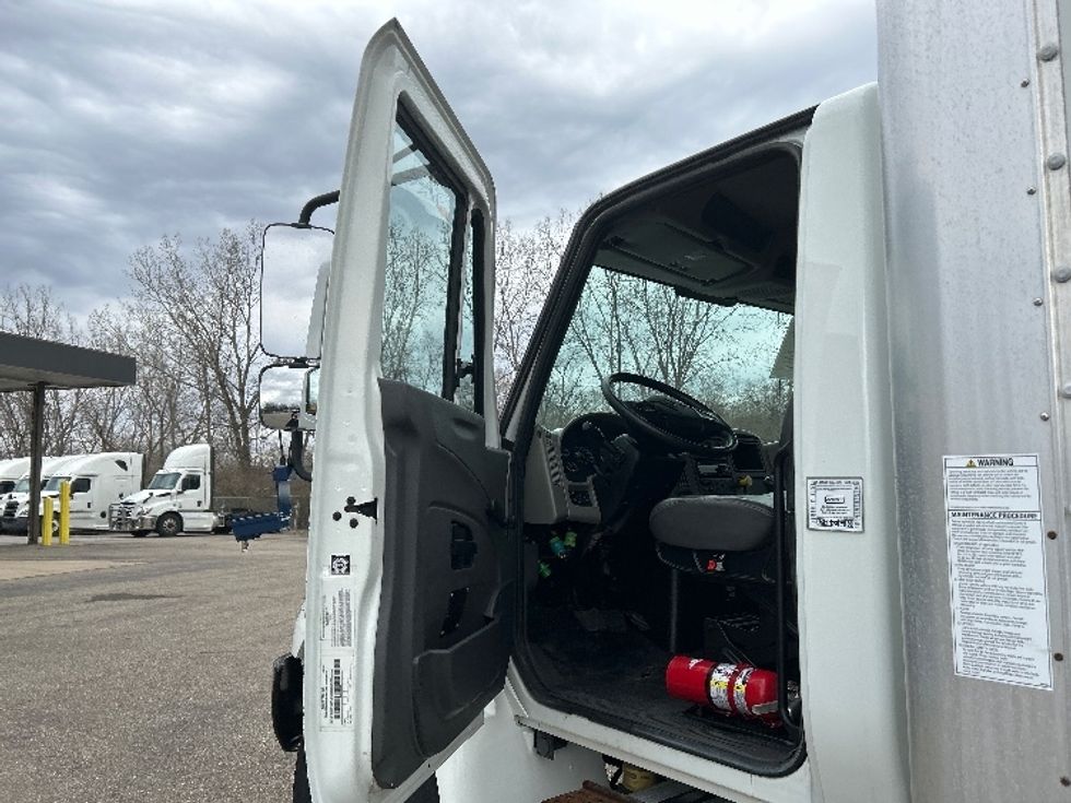 Medium Duty Box Truck-Light and Medium Duty Trucks-International-2019-4300-Akron-OH-61,539\n\t\tmiles-$ 50,250 - Image 16