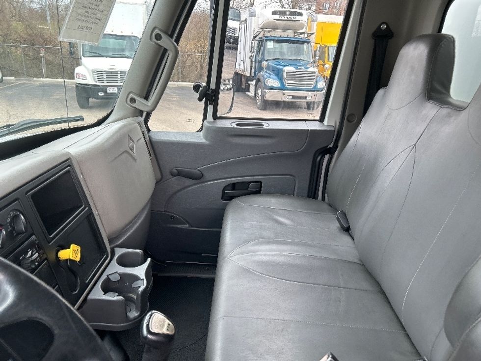 Medium Duty Box Truck-Light and Medium Duty Trucks-International-2019-4300-Akron-OH-61,539\n\t\tmiles-$ 50,250 - Image 19