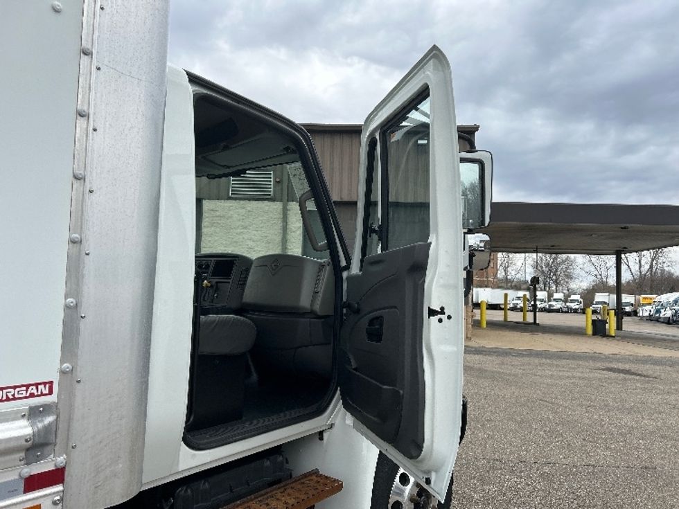 Medium Duty Box Truck-Light and Medium Duty Trucks-International-2019-4300-Akron-OH-61,539\n\t\tmiles-$ 50,250 - Image 20