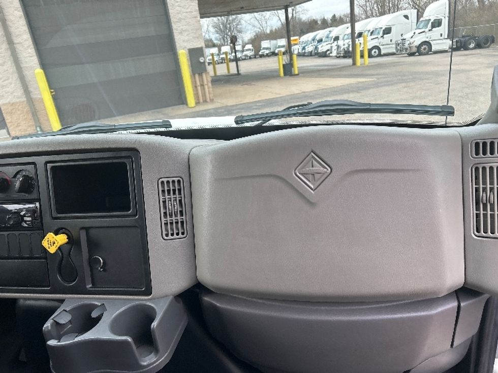 Medium Duty Box Truck-Light and Medium Duty Trucks-International-2019-4300-Akron-OH-61,539\n\t\tmiles-$ 50,250 - Image 21
