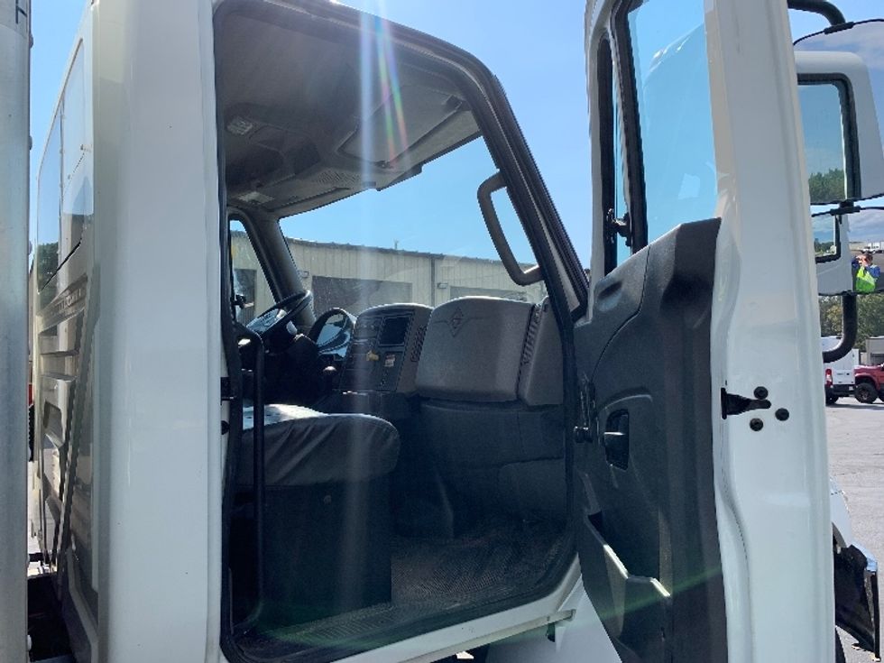 2019 International 4300 DuraStar 4300 photo 16