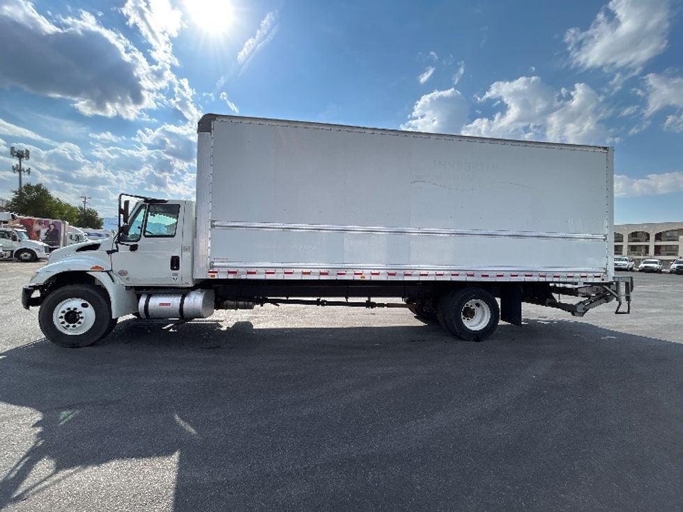 Medium Duty Box Truck-Light and Medium Duty Trucks-International-2019-4300-Albuquerque-NM-210,775\n\t\tmiles-$ 37,500 - Image 4
