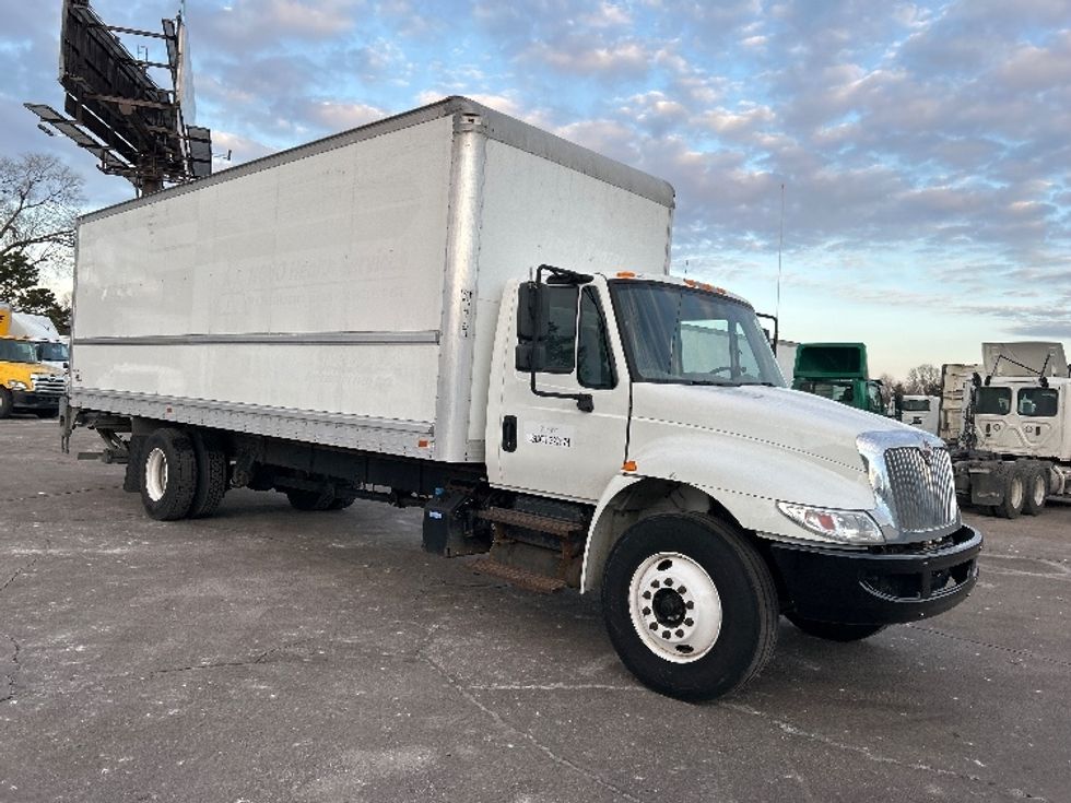 Medium Duty Box Truck-Light and Medium Duty Trucks-International-2019-4300-Allen Park-MI-224,921\n\t\tmiles-$ 34,000 - Image 1