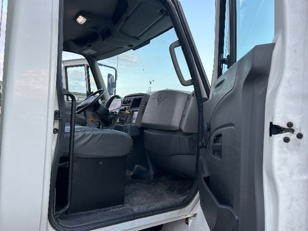 Medium Duty Box Truck-Light and Medium Duty Trucks-International-2019-4300-Allen Park-MI-224,921\n\t\tmiles-$ 34,000 - Image 20