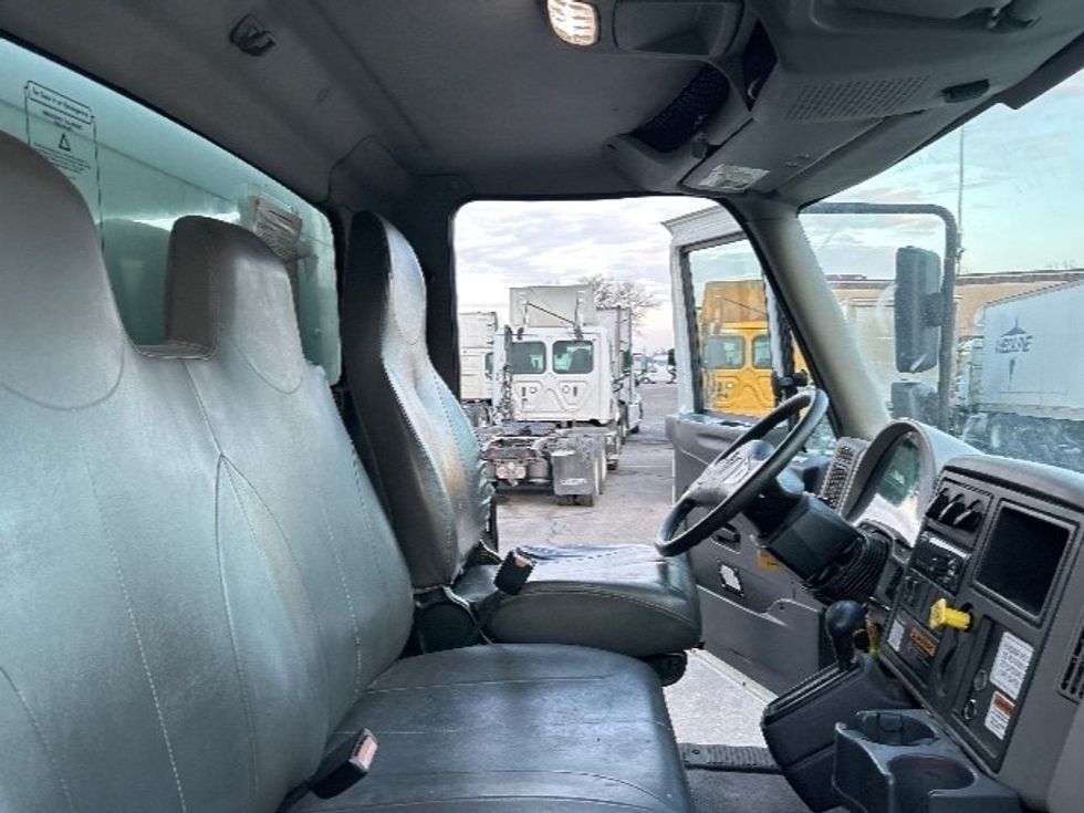 Medium Duty Box Truck-Light and Medium Duty Trucks-International-2019-4300-Allen Park-MI-224,921\n\t\tmiles-$ 34,000 - Image 22