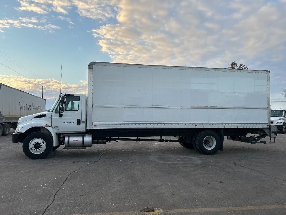 Medium Duty Box Truck-Light and Medium Duty Trucks-International-2019-4300-Allen Park-MI-224,921\n\t\tmiles-$ 34,000 - Image 4