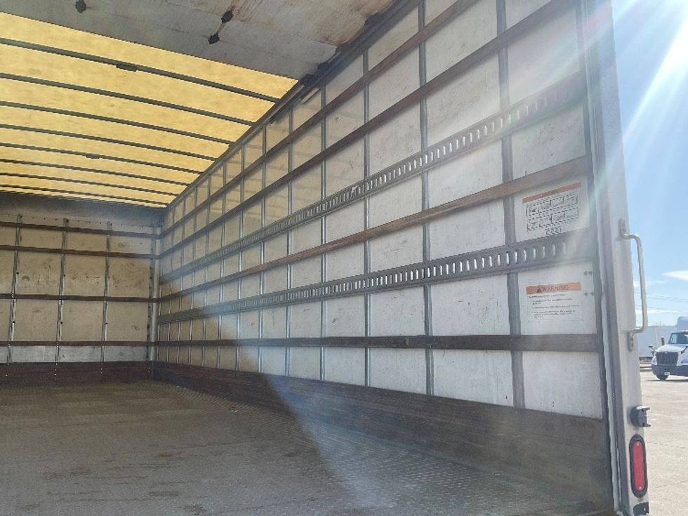 Medium Duty Box Truck-Light and Medium Duty Trucks-International-2019-4300-Allen Park-MI-243,526\n\t\tmiles-$ 31,250 - Image 12