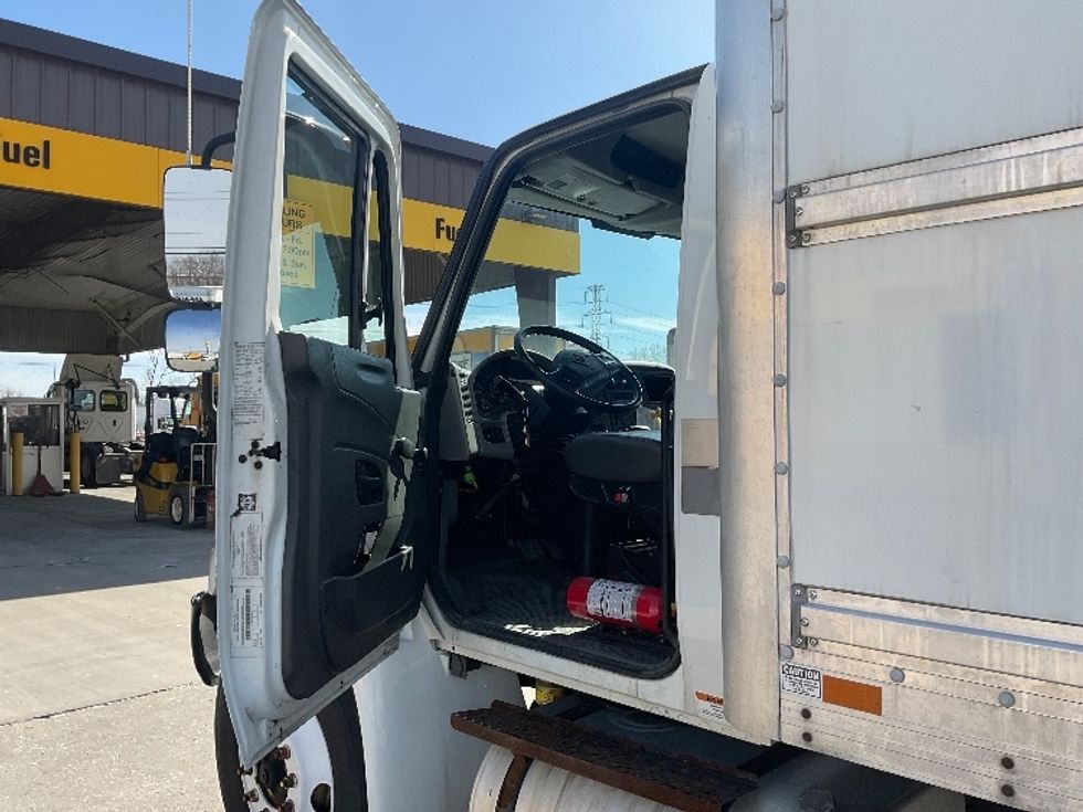 Medium Duty Box Truck-Light and Medium Duty Trucks-International-2019-4300-Allen Park-MI-243,526\n\t\tmiles-$ 31,250 - Image 16