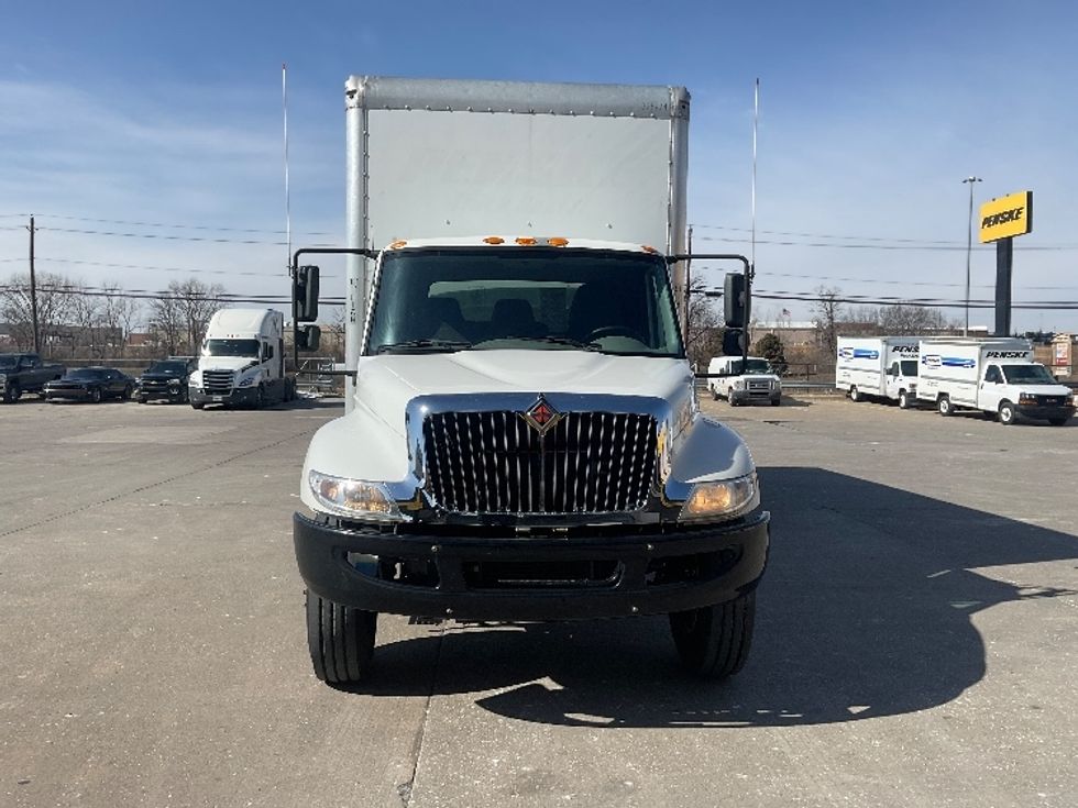 Medium Duty Box Truck-Light and Medium Duty Trucks-International-2019-4300-Allen Park-MI-243,526\n\t\tmiles-$ 31,250 - Image 2
