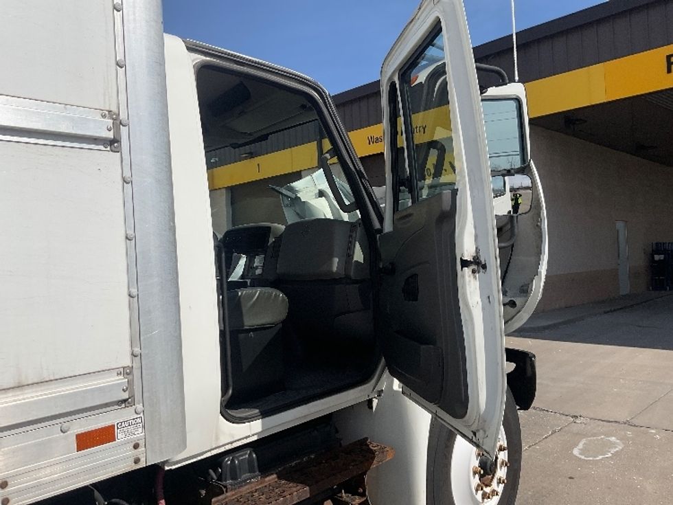 Medium Duty Box Truck-Light and Medium Duty Trucks-International-2019-4300-Allen Park-MI-243,526\n\t\tmiles-$ 31,250 - Image 20