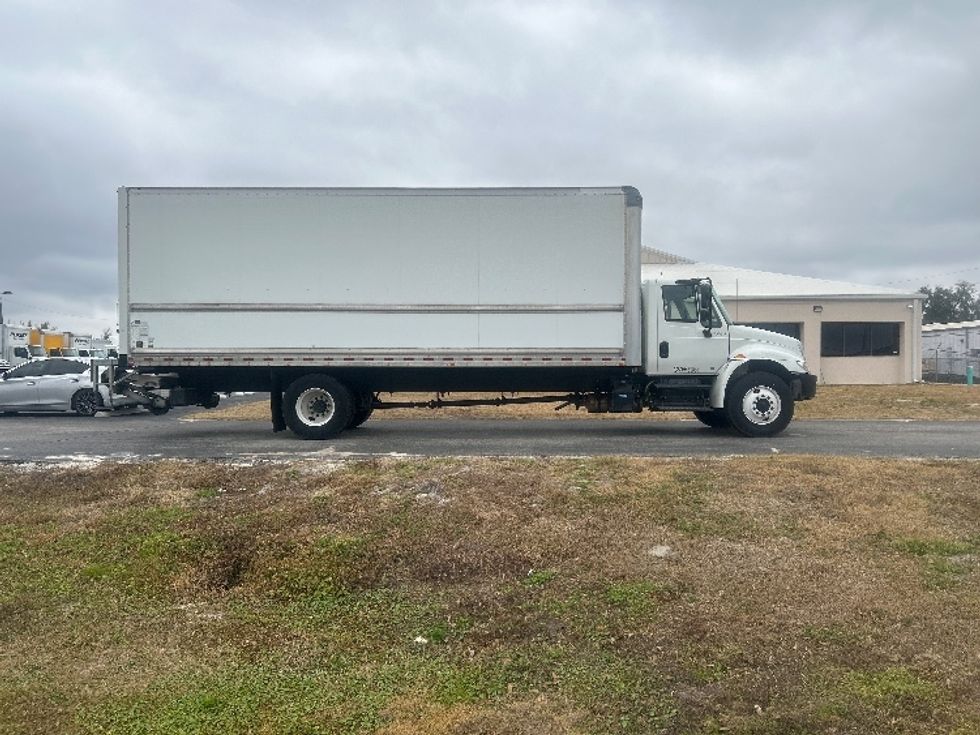 Medium Duty Box Truck-Light and Medium Duty Trucks-International-2019-4300-Apopka-FL-207,000\n\t\tmiles-$ 37,750 - Image 15