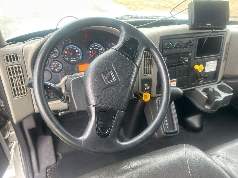 Medium Duty Box Truck-Light and Medium Duty Trucks-International-2019-4300-Apopka-FL-207,000\n\t\tmiles-$ 37,750 - Image 18