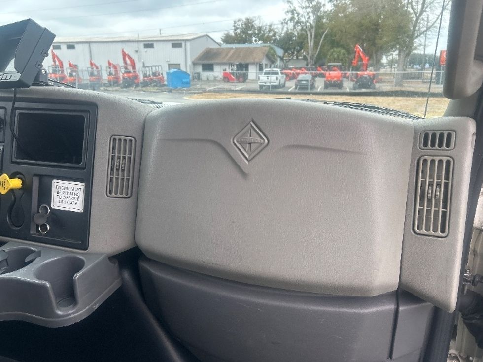 Medium Duty Box Truck-Light and Medium Duty Trucks-International-2019-4300-Apopka-FL-207,000\n\t\tmiles-$ 37,750 - Image 21