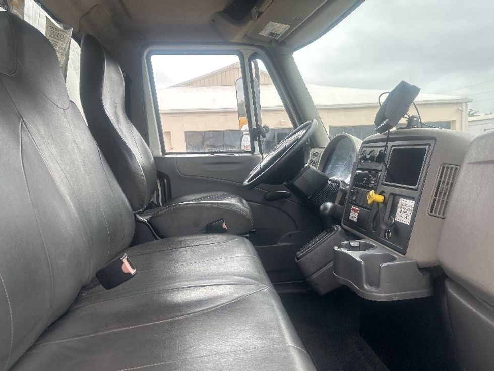 Medium Duty Box Truck-Light and Medium Duty Trucks-International-2019-4300-Apopka-FL-207,000\n\t\tmiles-$ 37,750 - Image 22