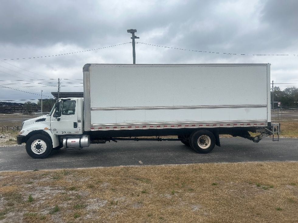 Medium Duty Box Truck-Light and Medium Duty Trucks-International-2019-4300-Apopka-FL-207,000\n\t\tmiles-$ 37,750 - Image 4